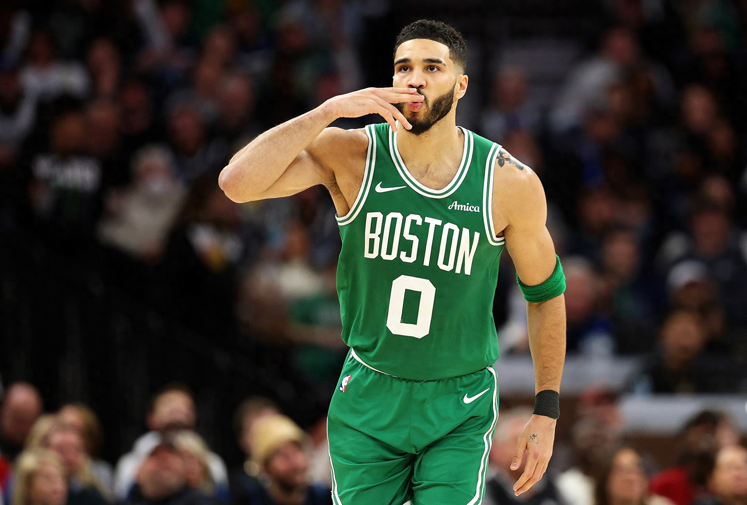 包含九游体育：凯尔特人队新赛季：斯玛特能否在新球队展现领袖风范？的词条