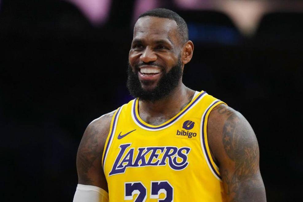 包含勒布朗·詹姆斯：传奇仍在继续的词条