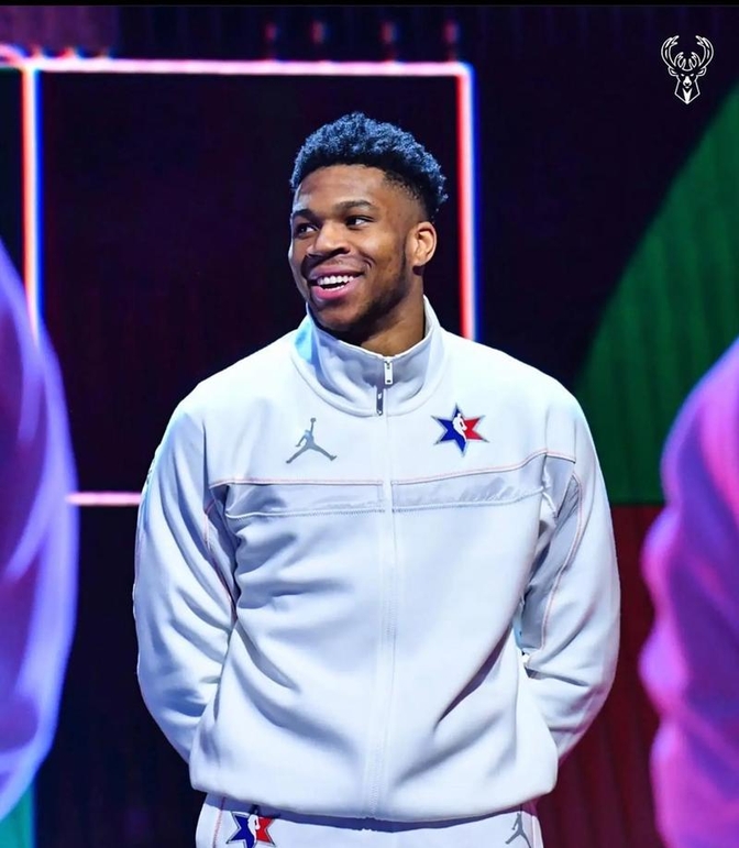 关于九游体育:雄鹿队字母哥的伤病隐患：如何保障健康，延续职业生涯？的信息