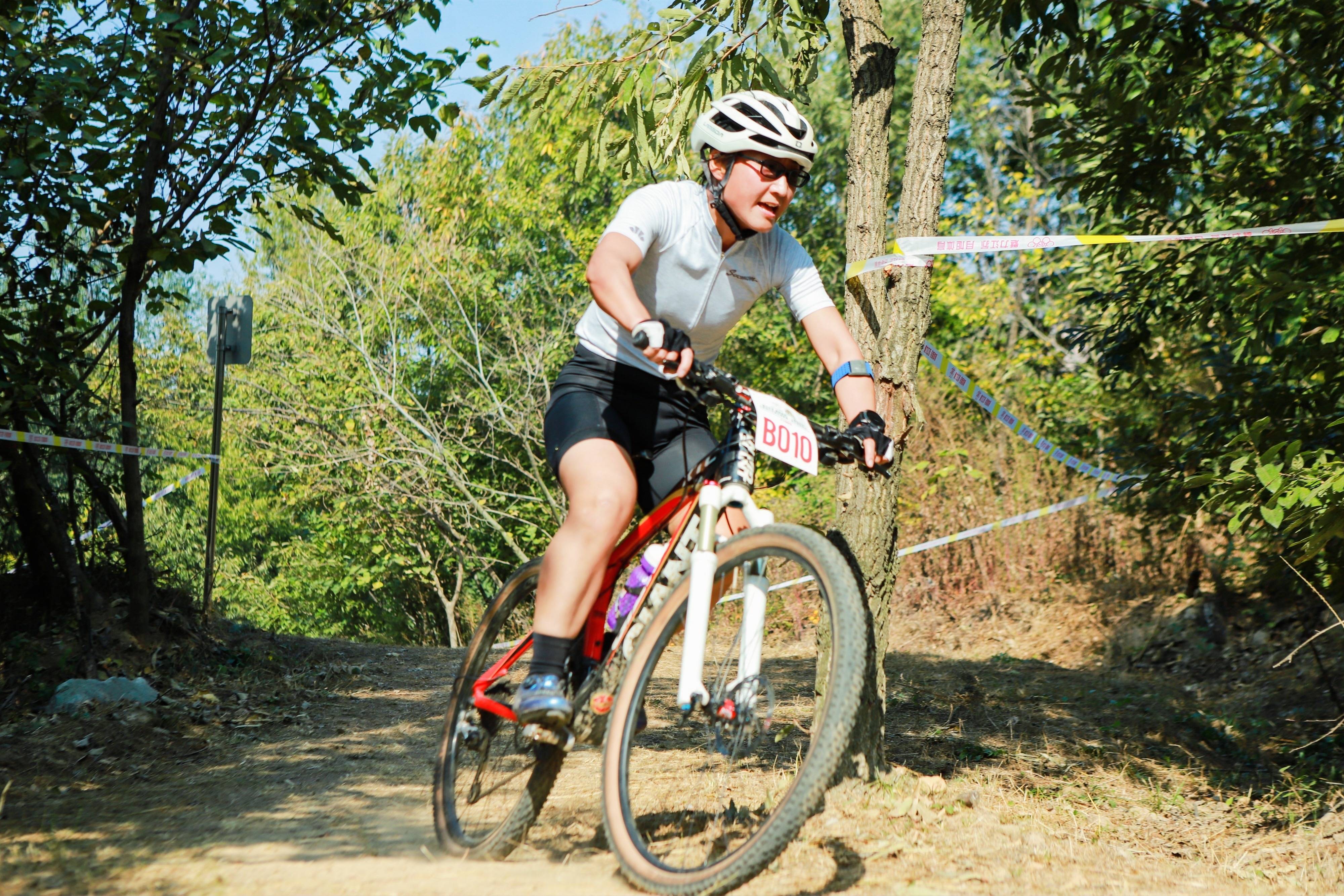 九游体育:自行车赛季回顾，精彩瞬间与意外事故