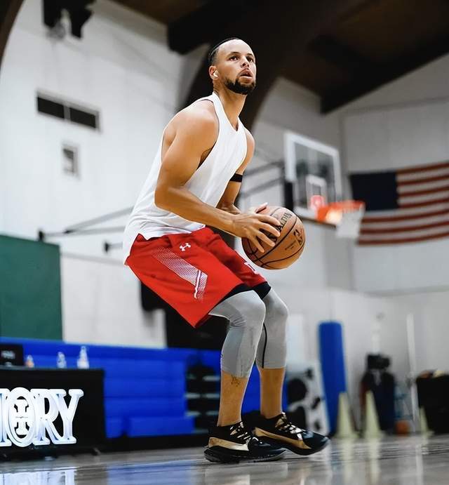 九游体育:凯尔特人队防守策略:如何限制库里的三分球?的简单介绍 九游体育:凯尔特人队防守策略:如何限制库里的三分球?的简单介绍