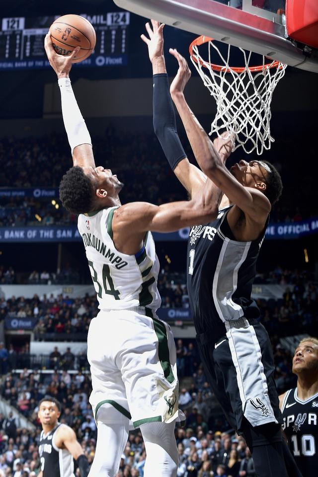 关于九游体育：战术分析：雄鹿队如何利用字母哥的突破，撕裂对手防线？的信息