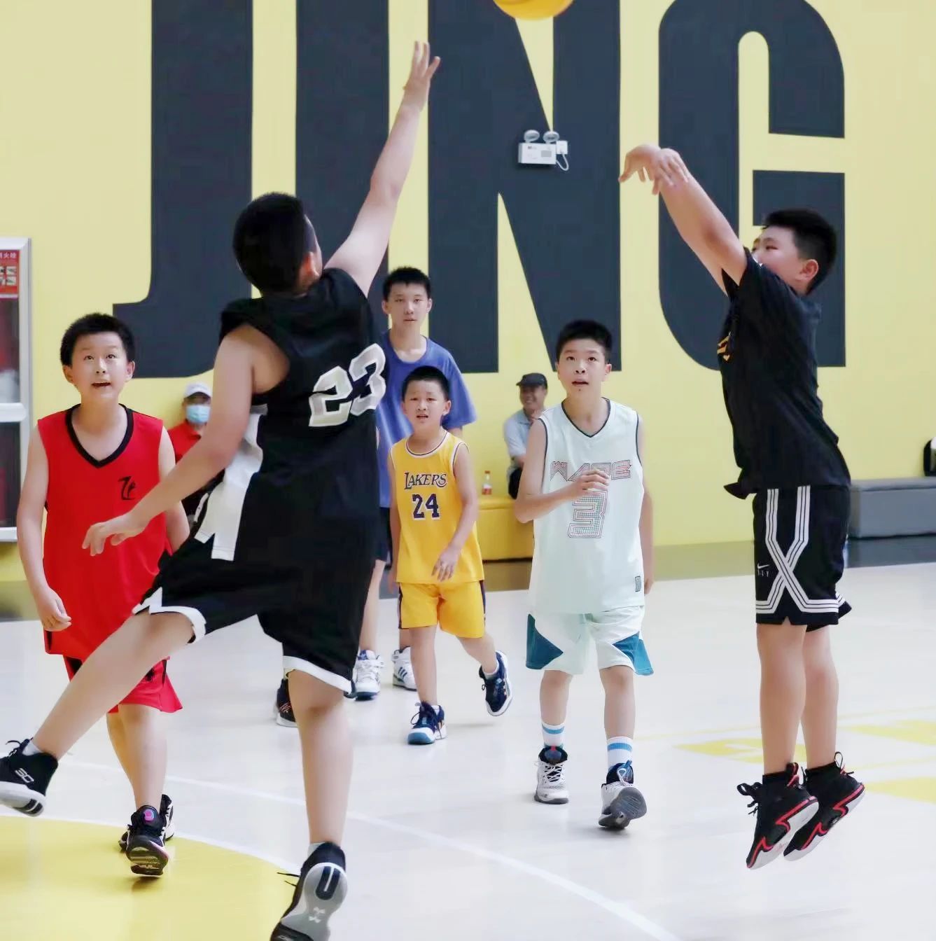 九游体育：篮球公益活动走进山区：为孩子们带去希望和快乐的简单介绍