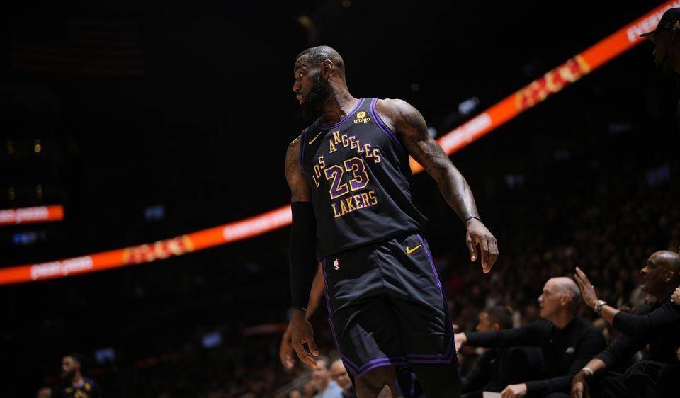 九游体育：湖人队新赛季：浓眉能否打出统治级表现，争夺最佳防守球员？的简单介绍