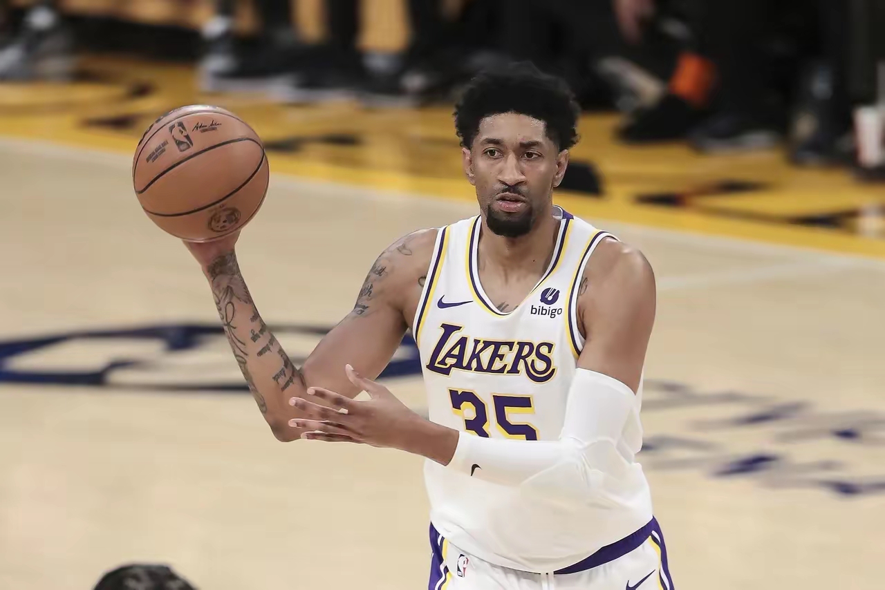 九游体育：湖人队新赛季：伍德能否成为合格的内线替补？的简单介绍