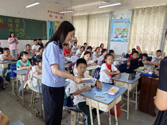 九游体育:小球员的梦想:从校园到职业的成长之路的简单介绍 九游体育:小球员的梦想:从校园到职业的成长之路的简单介绍