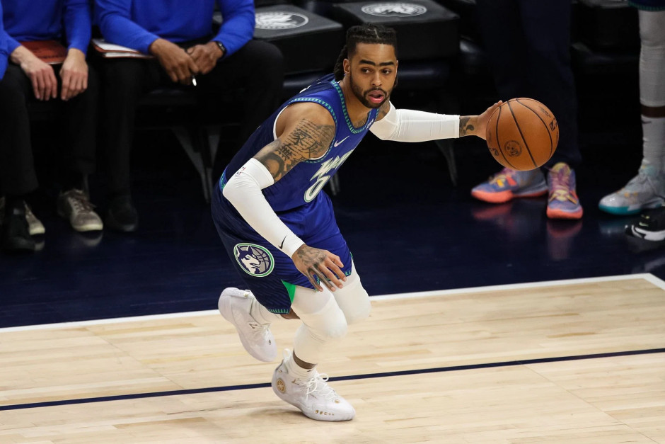 包含拉塞尔：勇士的控卫新星的词条