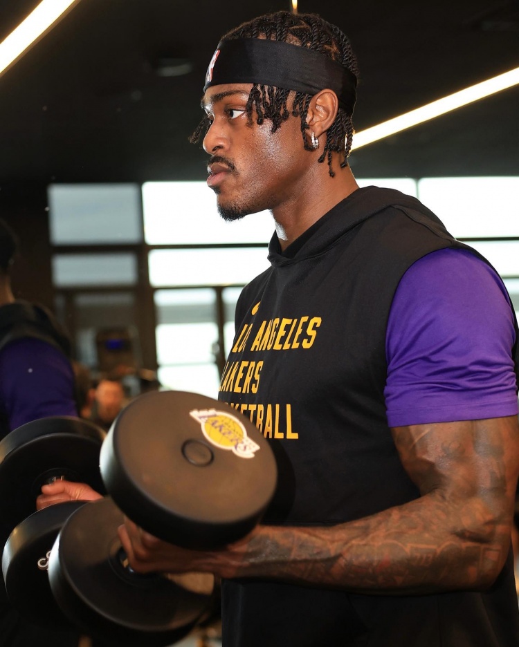 九游体育：湖人队新赛季：范德比尔特表示将提升进攻技巧的简单介绍