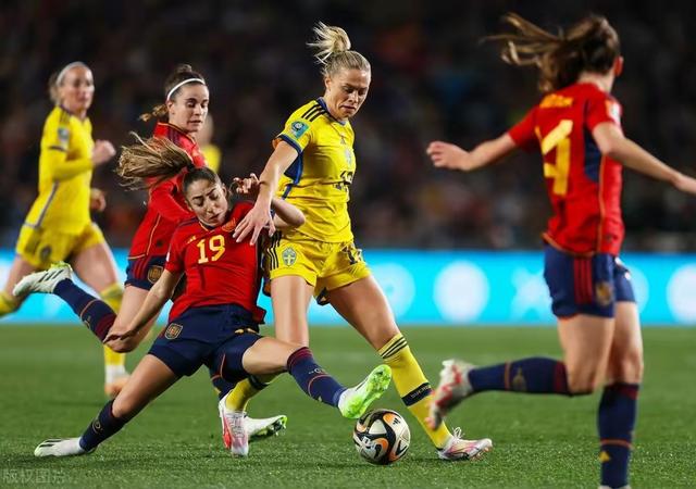 九游体育:意甲的比赛风格：长传与控球的结合