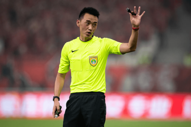 九游体育:中超联赛裁判委员会：公布裁判判罚标准，提升执法透明度的简单介绍