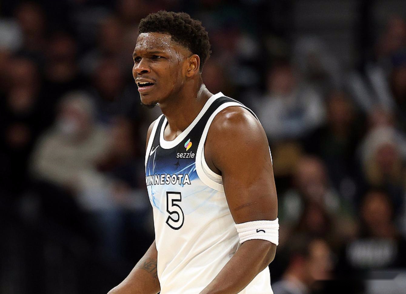 包含九游体育:湖人队交易市场上的潜在目标：谁能成为球队的救星？的词条