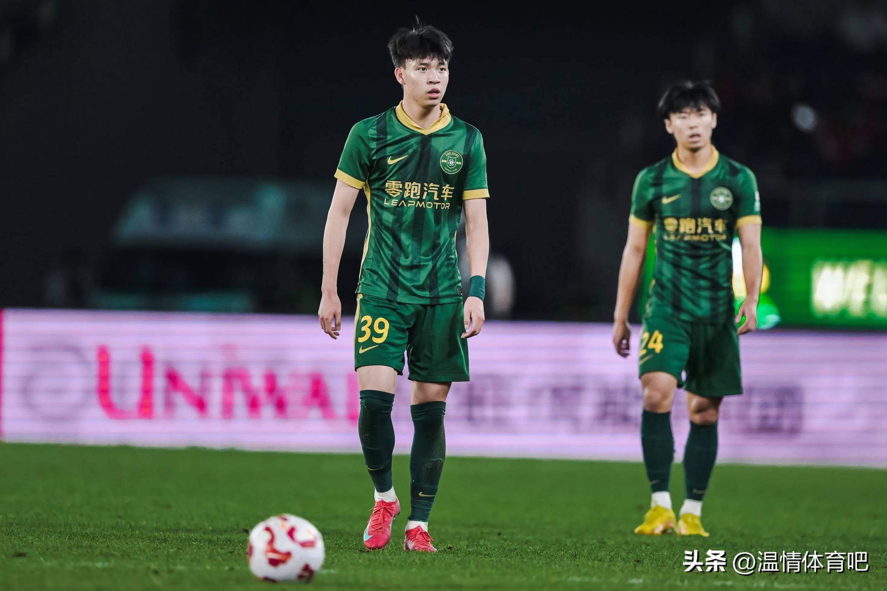 九游体育:中国足球留洋球员：在欧洲联赛获得出场机会，展现中国球员风采的简单介绍