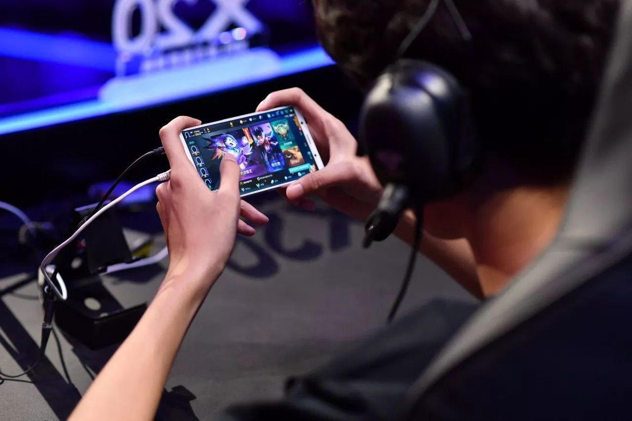 九游体育:王者荣耀战队选手访谈：背后故事与成长历程的简单介绍