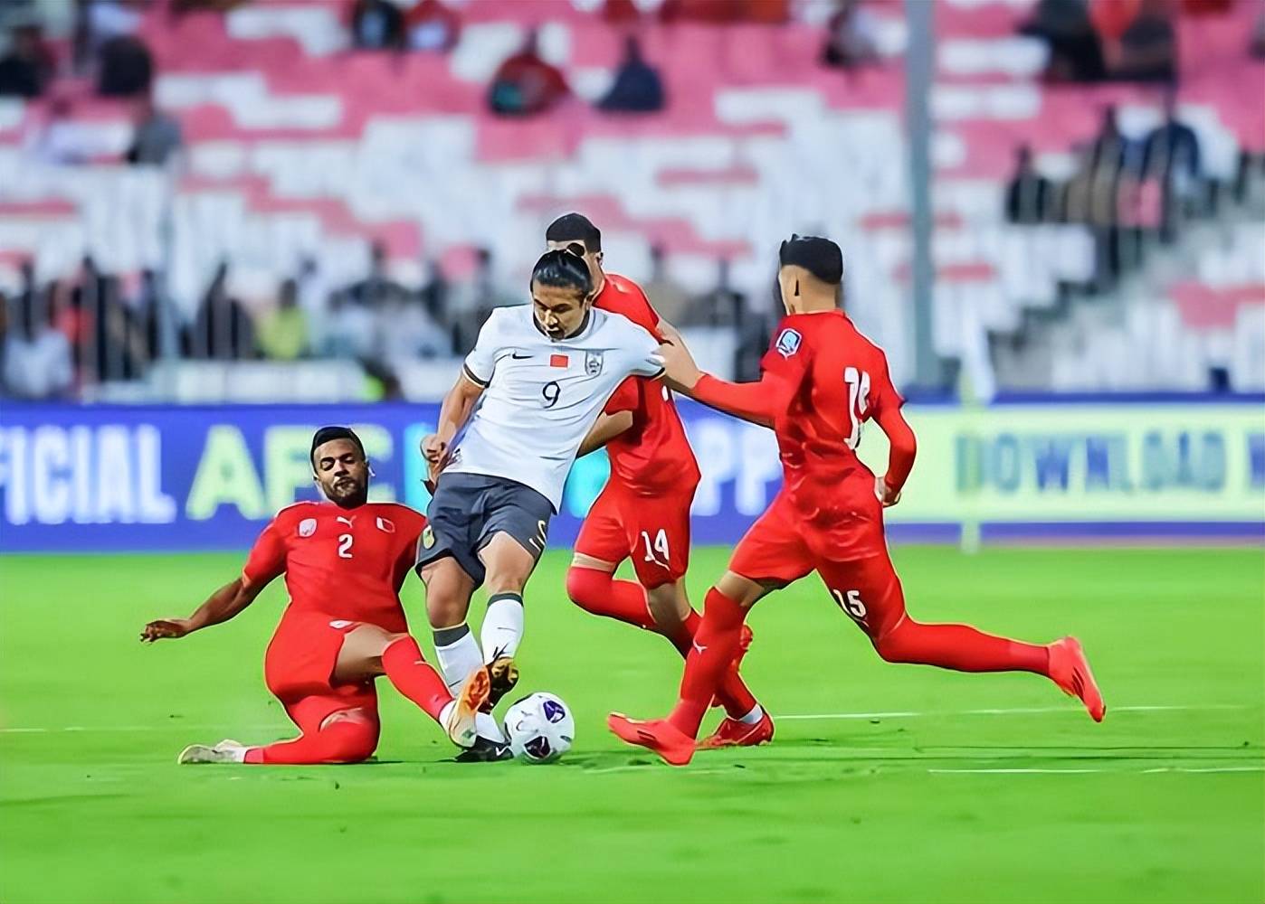 九游体育：国足新战术体系初见成效，球迷信心倍增