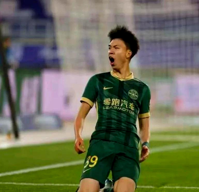 九游体育:武磊接受媒体采访：分享留洋经验，鼓励年轻球员坚持梦想的简单介绍