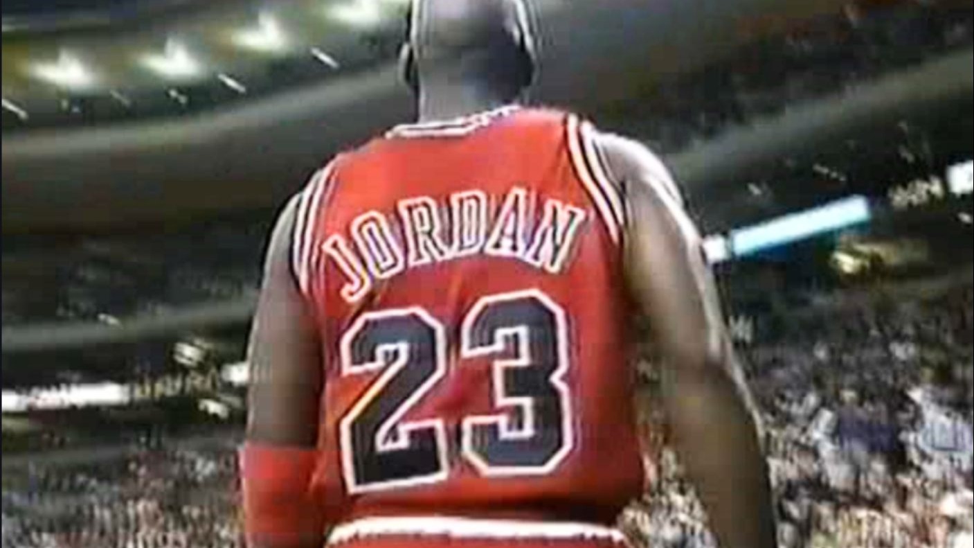 九游体育:乔丹纪录片热播：重温篮球之神的光辉岁月