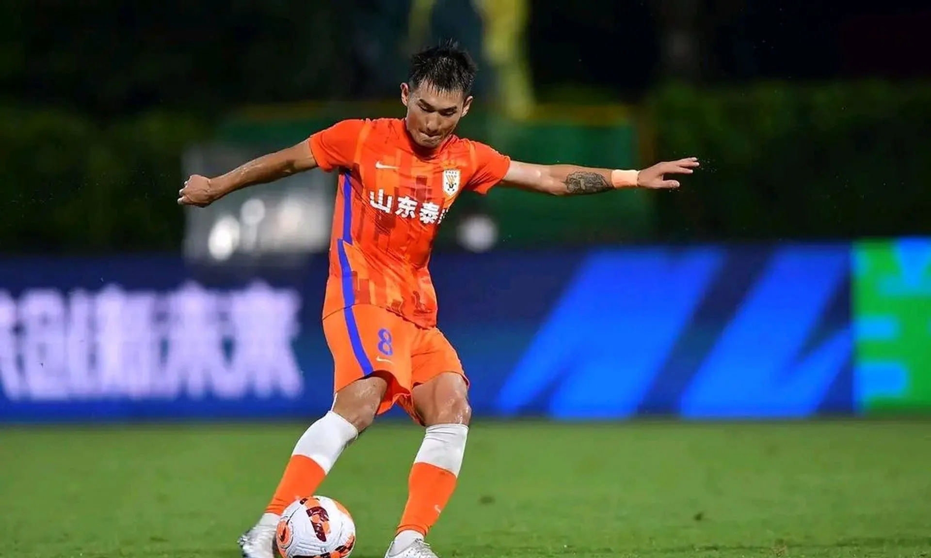 关于九游体育:年轻中场严鼎皓“潜力无限”，球迷：希望他能成为中国足球的中场核心！的信息