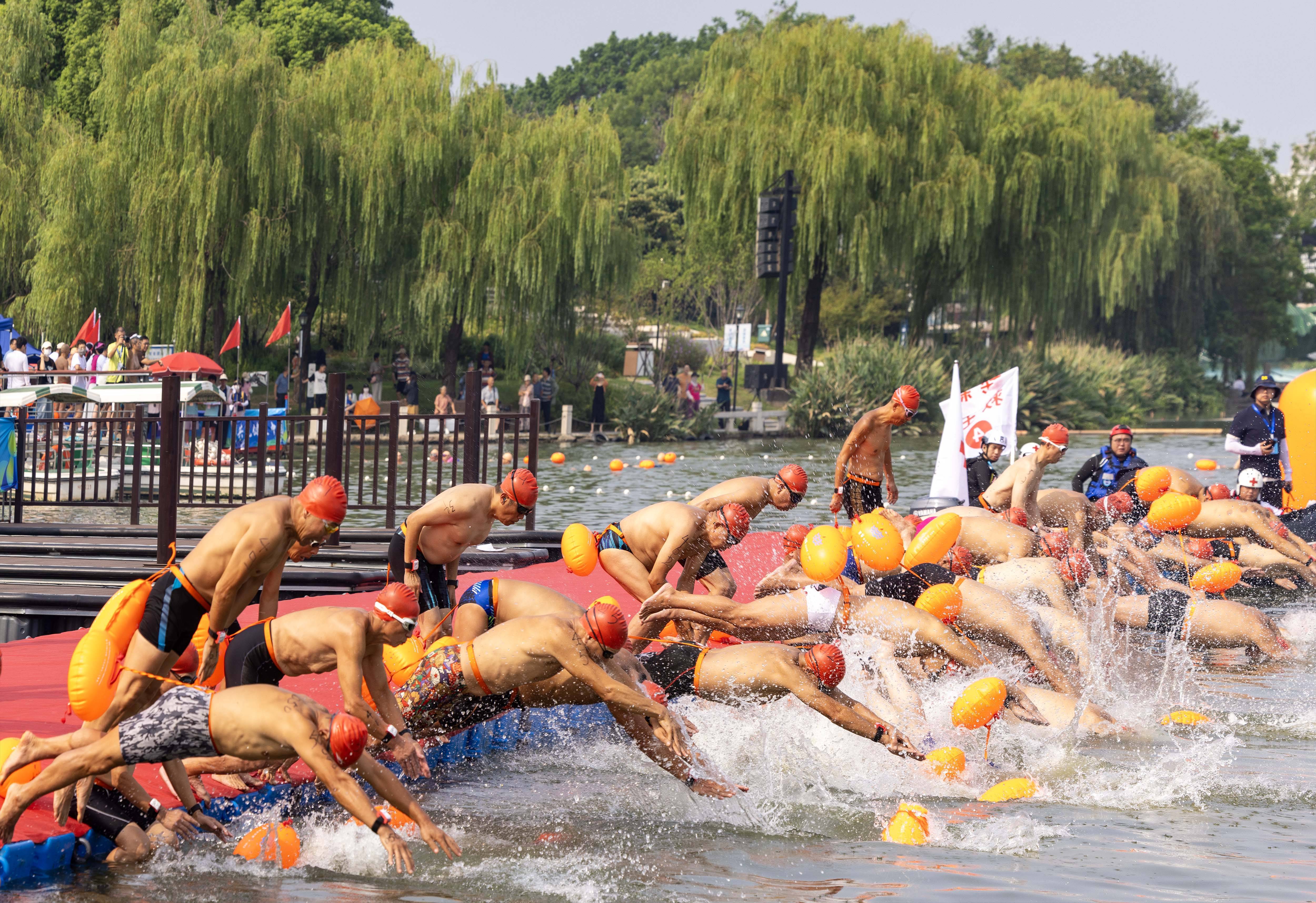 包含九游体育:游泳赛事安全保障，确保运动员安全的词条