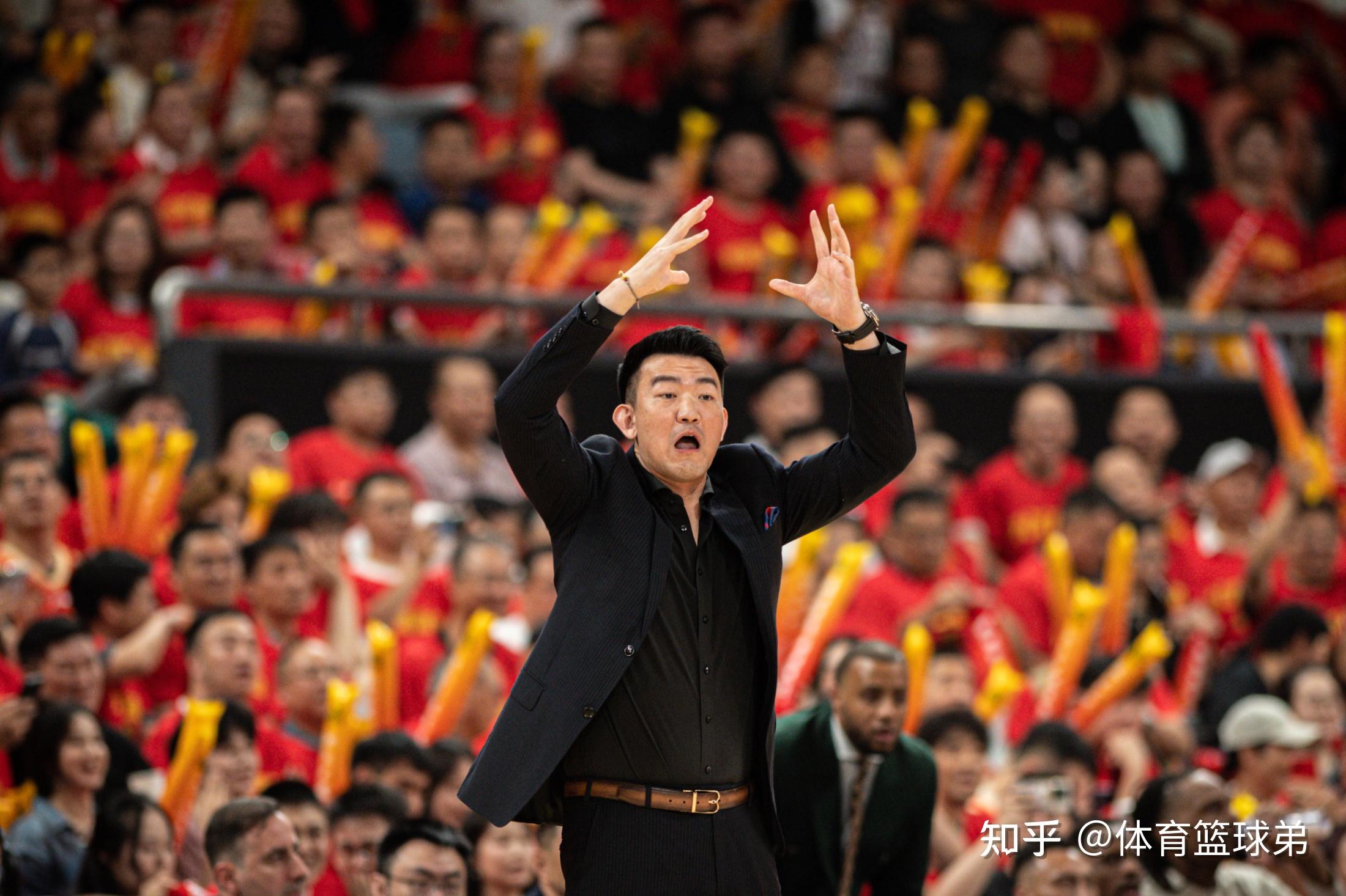 包含九游体育：中国足球明星球员李强退役仪式，泪洒全场的词条