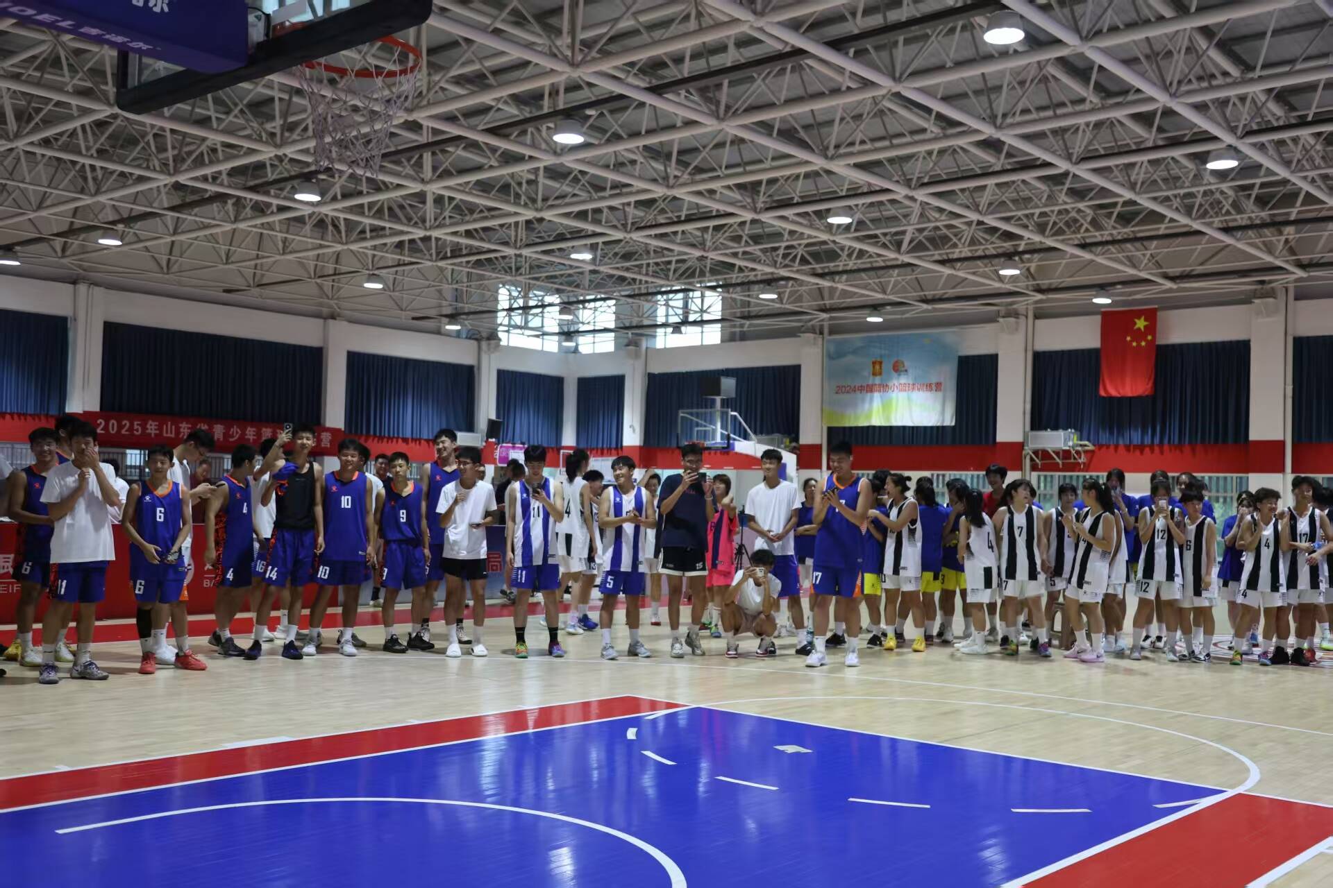 九游体育:篮球场地设施不断完善,为群众提供更好运动环境 九游体育:篮球场地设施不断完善,为群众提供更好运动环境