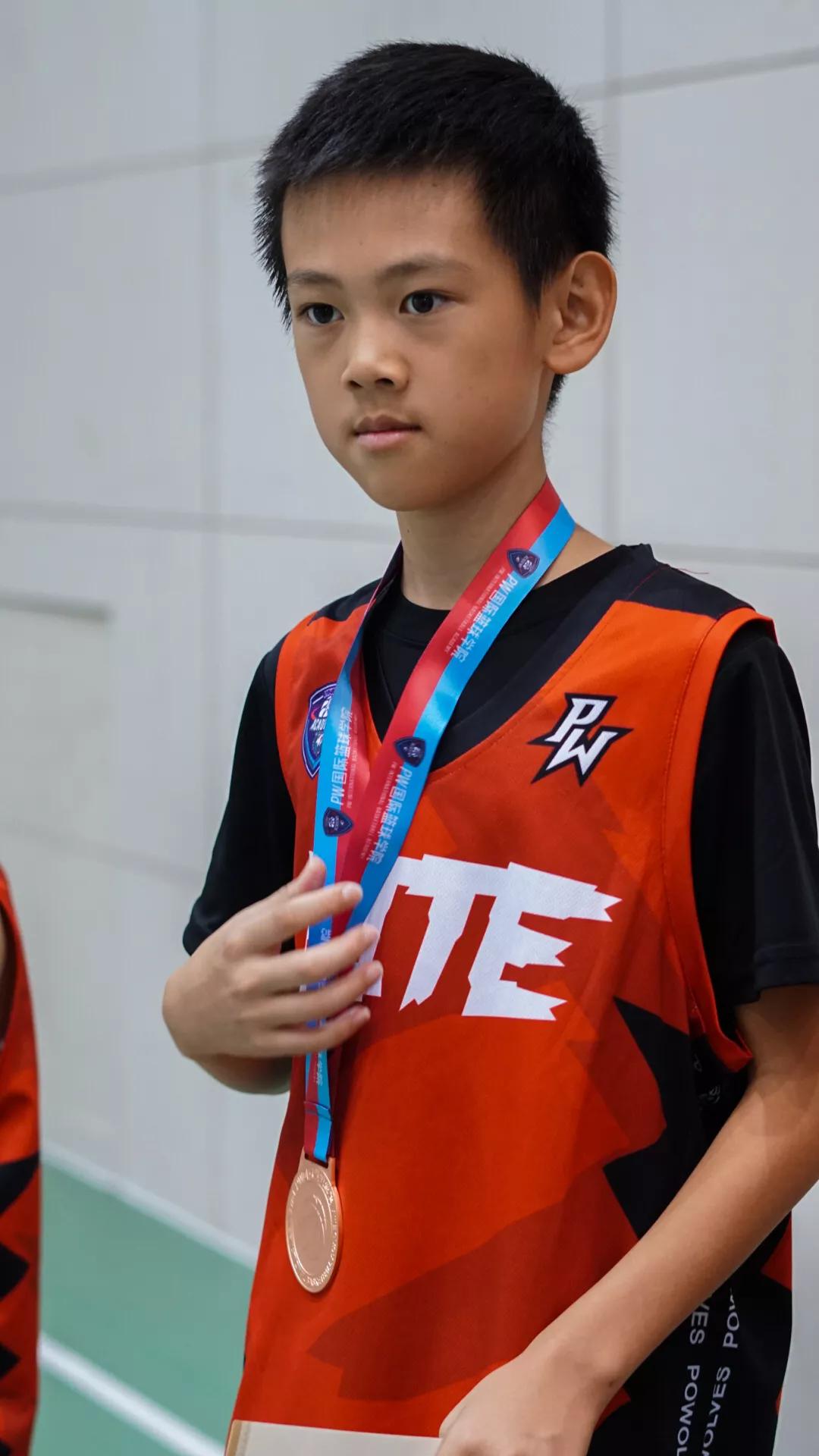 九游体育：青少年篮球夏令营开营，寓教于乐培养兴趣的简单介绍